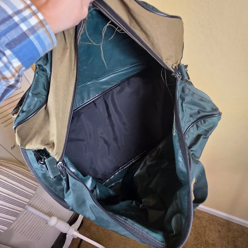 Wilson Duffel Bag Green Tan‎ Multi Pocket Adjustable Strap Sports Travel
